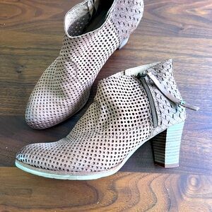 Leather Ankle Boot by Felmini